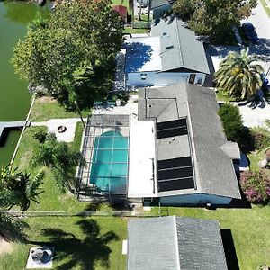 Villa Lakefront Paradise With Private Pool à Holiday Exterior photo