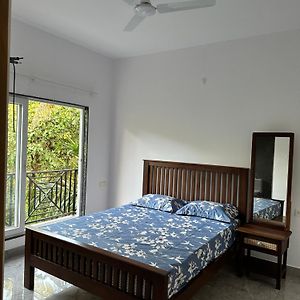 2 Bedroom Beautiful Shared Villa With Private Kitchen And Parking Siolim Exterior photo