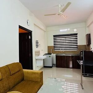 Peaceful Living Solo Suites Kochi Exterior photo