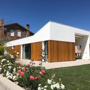 Villa Passivhaus Con Jardin En La Rioja à Entrena Exterior photo