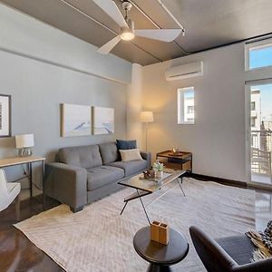 Landing - Modern Apartment With Amazing Amenities Sparks Exterior photo