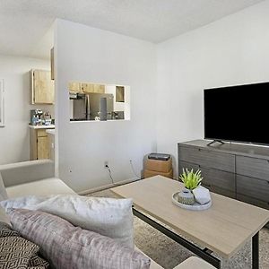 Landing Modern Apartment With Amazing Amenities Glendale Exterior photo