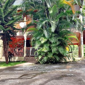 Maison de 3 chambres avec jardin amenage et wifi a Pointe Noire a 1 km de la plage Exterior photo