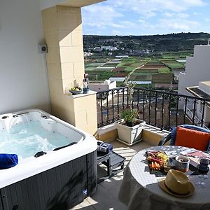 Appartement Ta'Lonza Luxury Near Goldenbay With Hot Tub App3 à Mellieħa Exterior photo