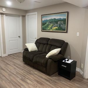 A Bedroom In A Basement Guelph Exterior photo