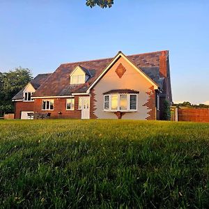 Villa The Breckland At Sugar Lane Farm à Bollington Exterior photo