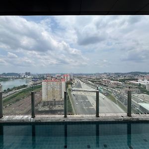 Serdang, Near Mrt & Apu & Pavilion Bj, 1-6Pax Seri Kembangan Exterior photo