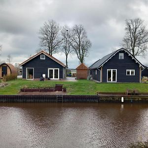 Villa Waterhuis Friesland à Oudwoude Exterior photo