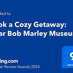 Appartement Book A Cozy Getaway: Near Bob Marley Museum à Kingston Exterior photo