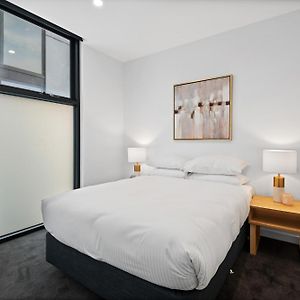 Modern Apartment On Burgundy Precinct & Parklands Ville de Ville de Melbourne Exterior photo