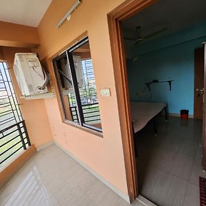 Appartement Rr Guest à Calcutta Exterior photo
