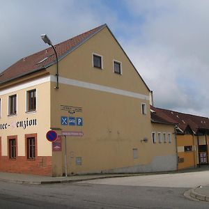 Hotel Penzion U Tocika à Kunžak Exterior photo