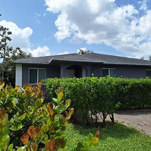 Spacious And Modern Home Opa-locka Exterior photo