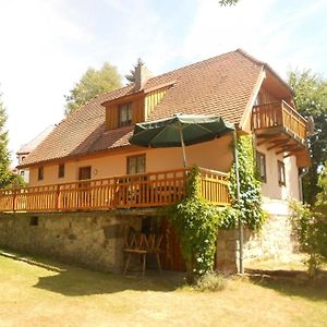 Villa Haus In Kovarov Mit Terrasse, Grill Und Garten à Hrdonov Exterior photo