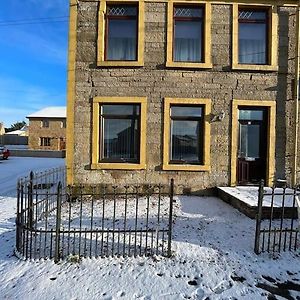 M Rooms - Entire 1 Bedroom, Furnished Pub Flat Kirk of Shotts Exterior photo