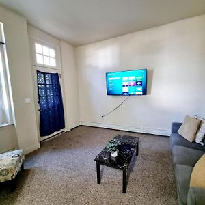 Lovely Spacious 1Br Apt With Patio Philadelphie Exterior photo