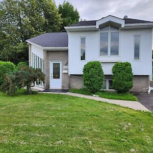 Villa Timeless Tranquility, A Place Near Everything! à Longueuil Exterior photo