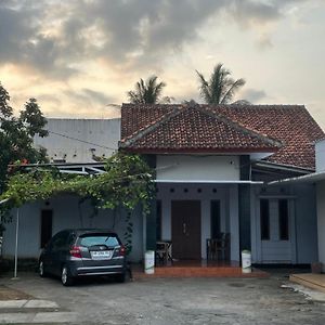 Villa Omah Ndeso à Purworejo Exterior photo