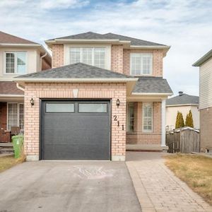 Villa Cozy House Near Hwy401 & Go Station In Scarborough à Toronto Exterior photo