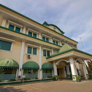 Hotel Permata Hijau à Cirebon Exterior photo