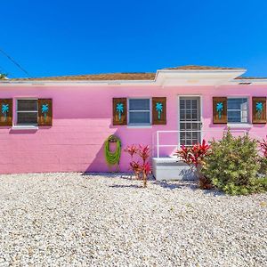 Villa Pink Flamingo à Dunedin Exterior photo