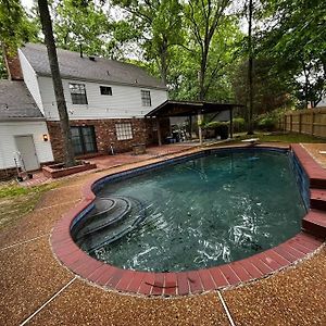 Modern Vast Southern Home With Pool Near Shops Memphis Exterior photo