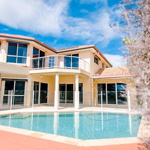 Peaceful Waterfront Home Gold Coast Exterior photo