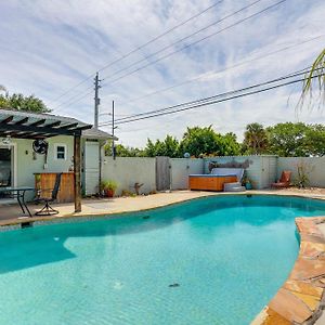 Tequesta Home With Hot Tub And Pool About 4 Mi To Beach! Exterior photo