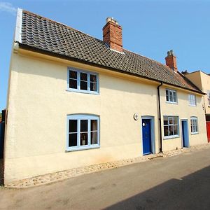 Half Moon Inn Aylsham Exterior photo