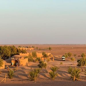 Hotel Camp Local Family à M'Hamid El Ghizlane Exterior photo