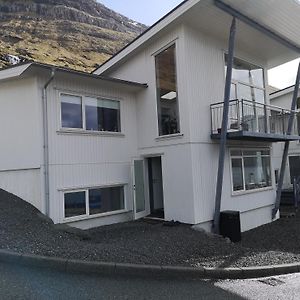 Appartement Amazing Sea And Mountain View à Klaksvík Exterior photo