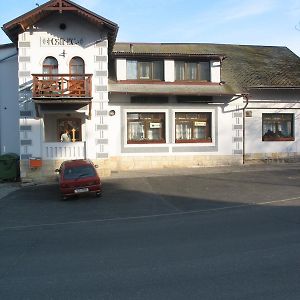 Hotel Penzion - Restaurace Na Vysince à Turnov Exterior photo