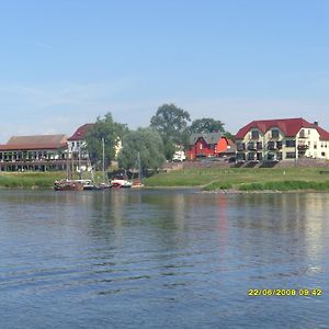 Hotel Elbterrassen Zu Brambach à Dessau-Rosslau Exterior photo