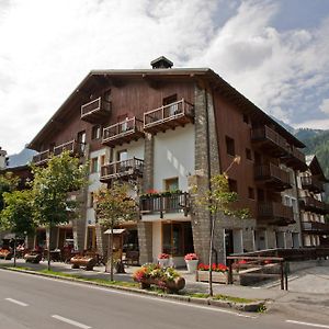 Residence Le Grand Chalet Courmayeur Exterior photo