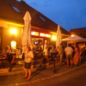 Bed and breakfast Pension&Restaurant Patriot Trnava Exterior photo