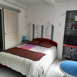 Appartement Chambre pour 2 personnes à Formigny Exterior photo