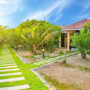 Nikara Beach Villas Arugambay Baie d'Arugam Exterior photo