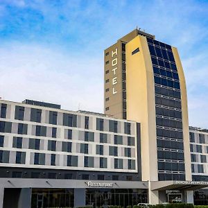 Hotel Pannonia Tower à Parndorf Exterior photo