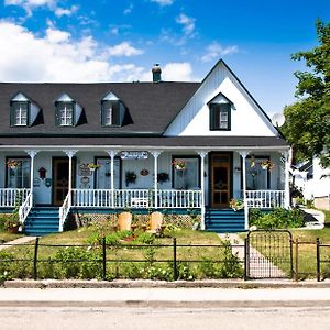 Bed and Breakfast Maison Hovington à Tadoussac Exterior photo