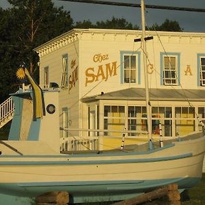 Auberge du Café chez Sam Baie-Sainte-Catherine Exterior photo