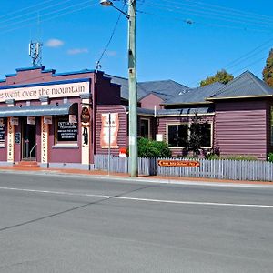 Hotel The Bears Went Over The Mountain à Geeveston Exterior photo