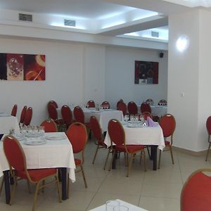 Hotel Flormang Craiova Restaurant photo