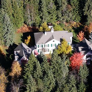 The Inn At The Ninth Hole Bed & Breakfast Salmon Arm Exterior photo