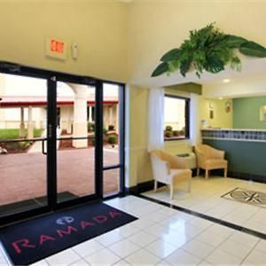 Hotel Ramada By Wyndham Columbia Interior photo