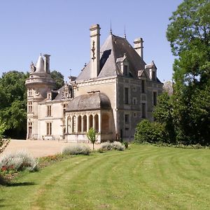 Bed and Breakfast Château de la Court d'Aron à Saint-Cyr-en-Talmondais Exterior photo