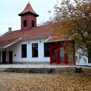 Hotel Fatornyos Tanyasi Vendégház à Bekescsaba Exterior photo