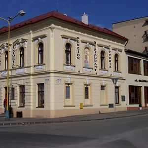 Hotel Victoria - Penzion & Restaurant à Zvolen Exterior photo