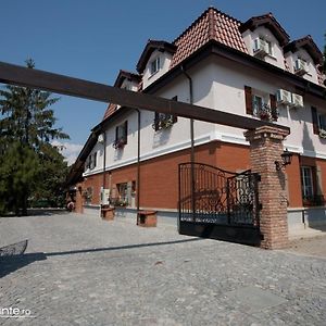 Hotel Piazzetta Bacău Exterior photo