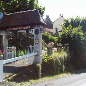 Hotel Les Tilleuls à Saint-Cirgues-de-Jordanne Exterior photo