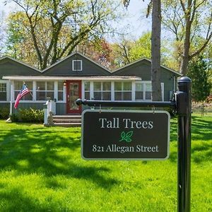 Villa Tall Trees - Great Location To Downtown Saugatuck - Pet Friendly! Exterior photo